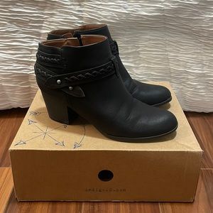 Indigo Rd. black ankle bootie women’s size 8